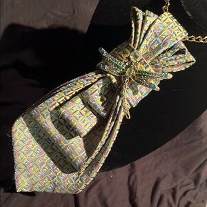 Elegant Green and Blue Scarf with Textured Geometric Design